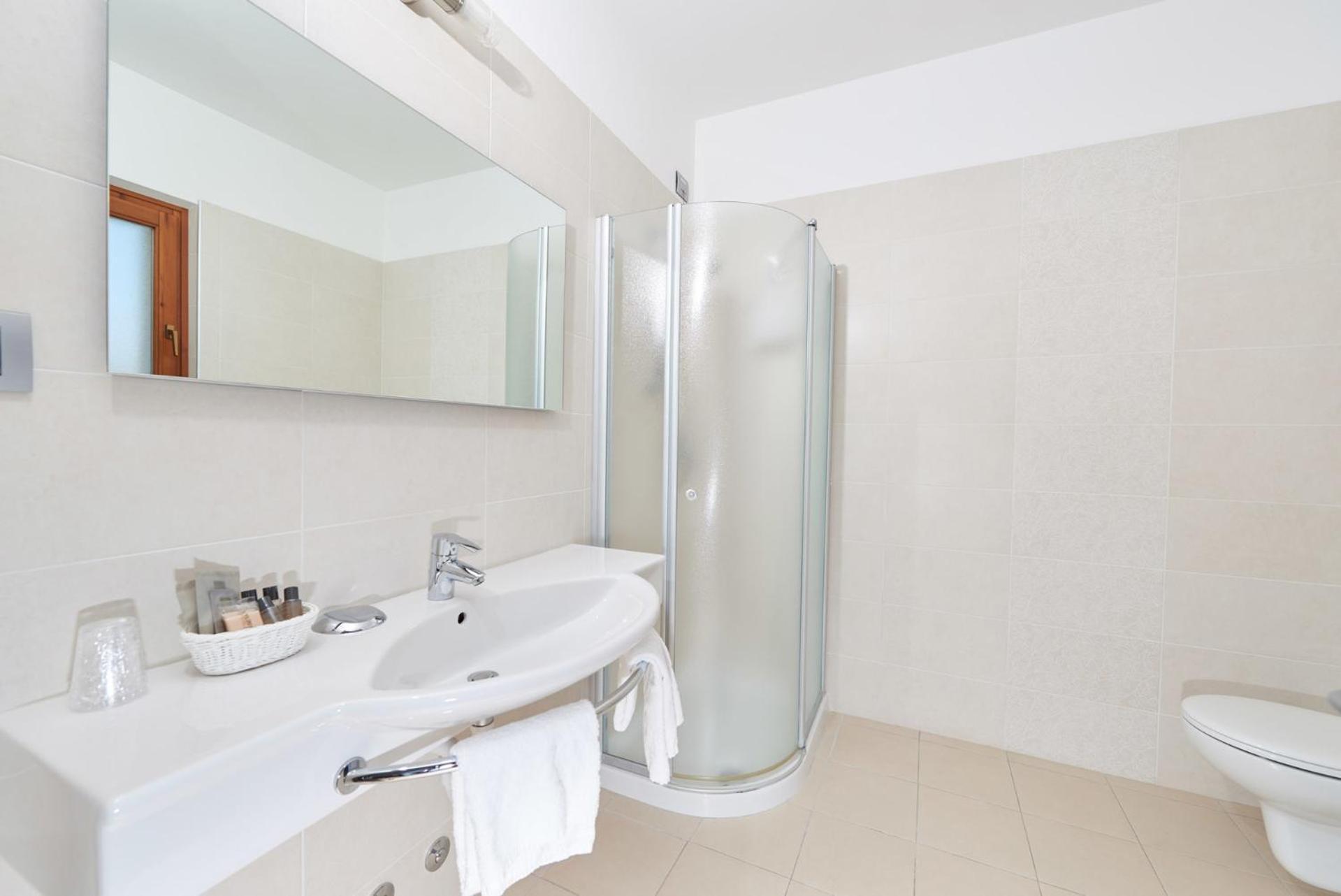 Residence Hotel Vacanze 2000 - Adults Only Malcesine Zimmer foto